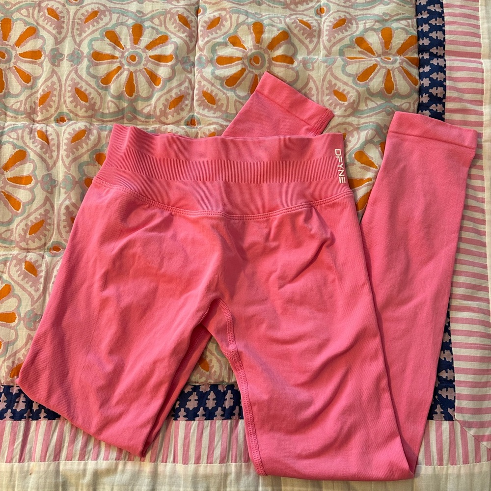 NWOT Pink Dfyne impact
Leggings